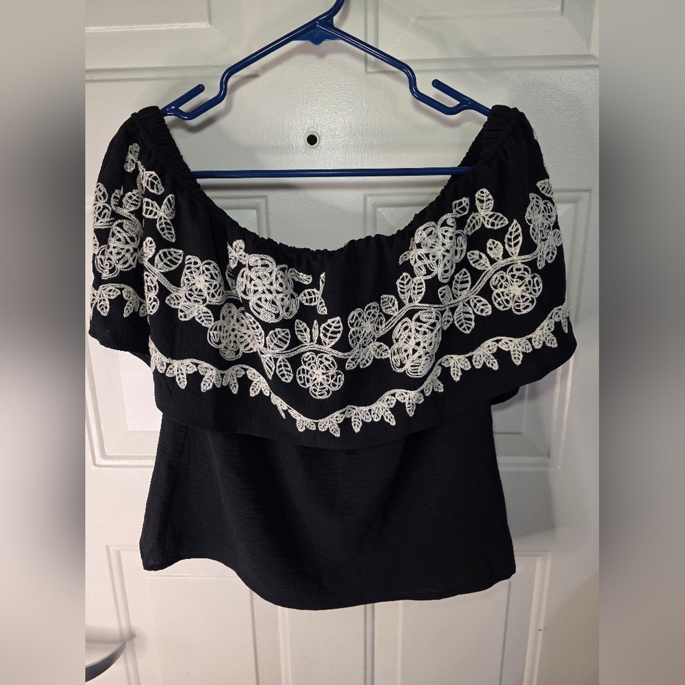 Anthropologie Fig & Flower‎ Black and White Embellished Top Size Small